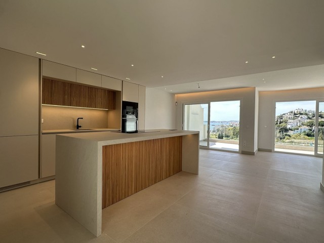 Maison mitoyenne avec 4 Chambres  à Torrequebrada
