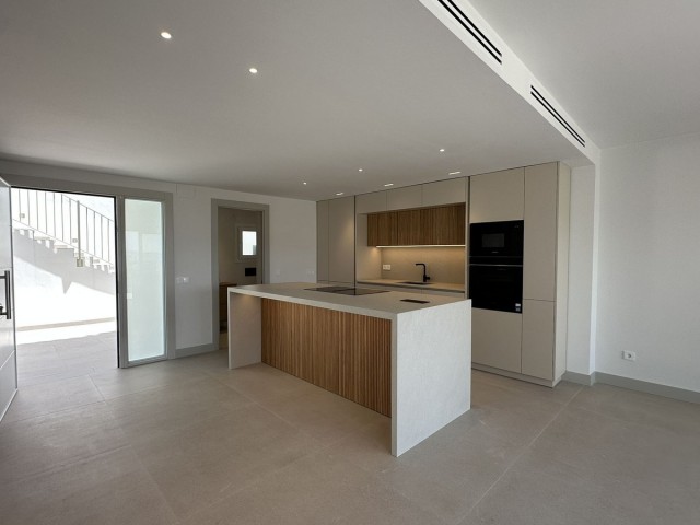 Maison mitoyenne avec 4 Chambres  à Torrequebrada