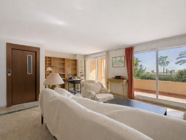 3 Bedrooms Townhouse in Estepona