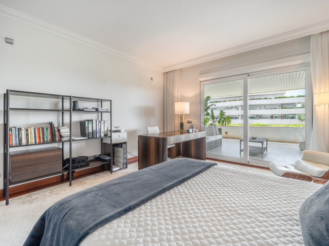 3 Bedrooms Apartment in Puerto Banús