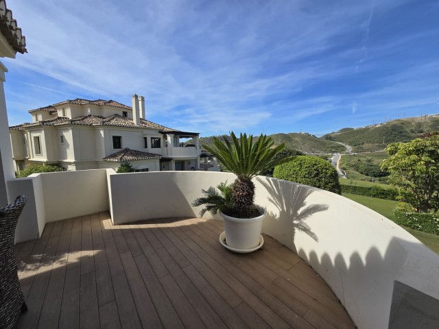 2 Bedrooms Apartment in Benahavís