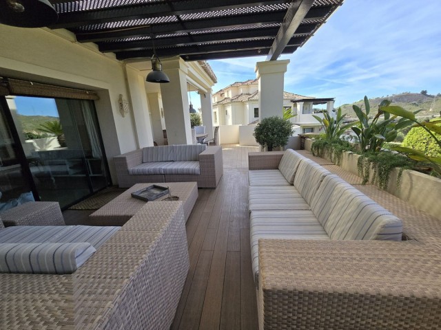 2 Bedrooms Apartment in Benahavís