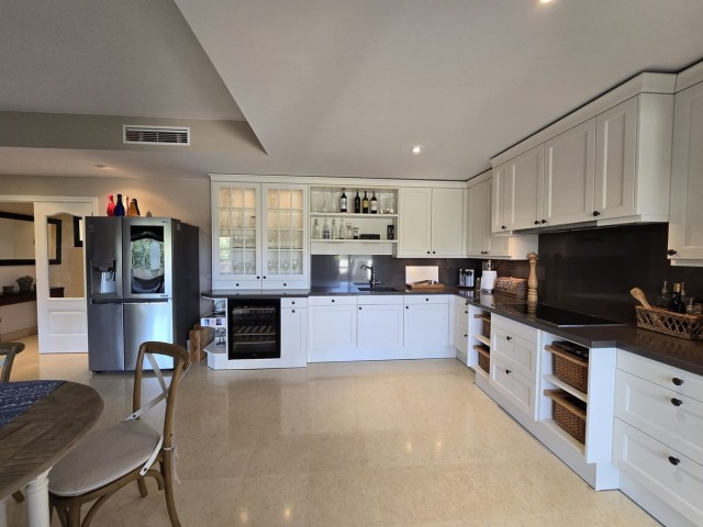 2 Bedrooms Apartment in Benahavís