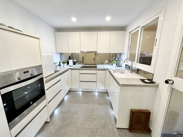 Apartamento con 2 Dormitorios  en Elviria