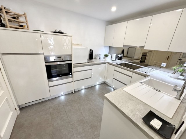 Apartamento con 2 Dormitorios  en Elviria