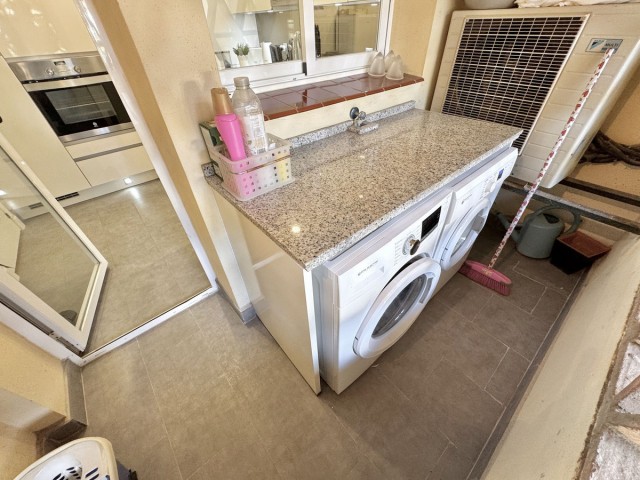 Apartamento con 2 Dormitorios  en Elviria