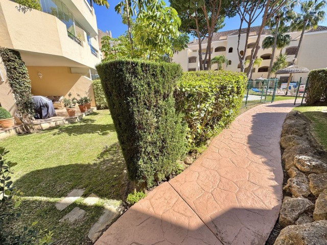 Apartamento con 2 Dormitorios  en Elviria