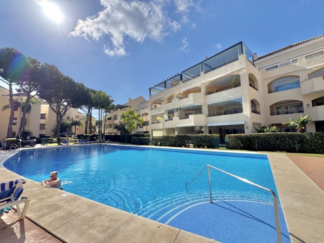 Apartamento con 2 Dormitorios  en Elviria