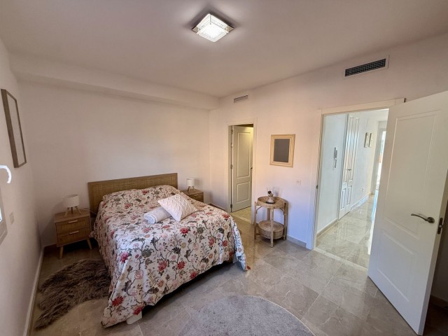 Maison mitoyenne avec 5 Chambres  à Cabopino