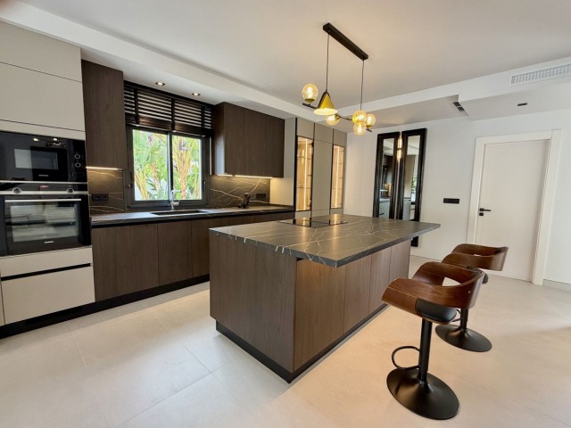 Villa con 5 Dormitorios  en Puerto Banús