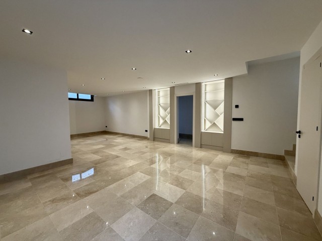 Villa con 5 Dormitorios  en Puerto Banús