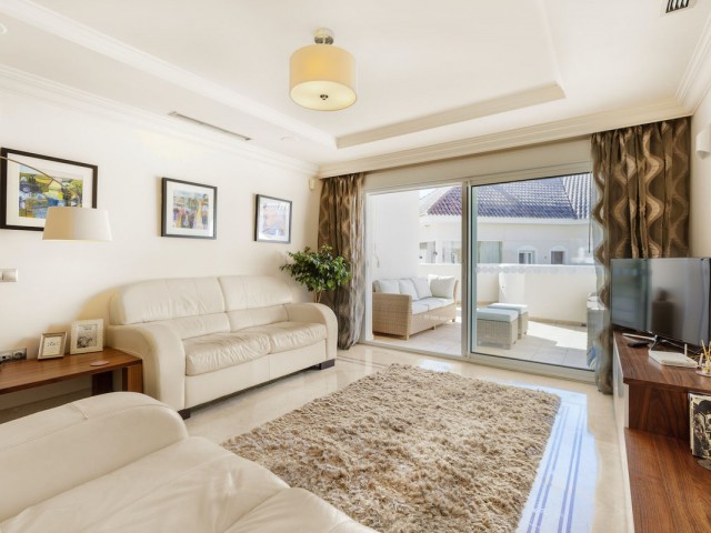 2 Bedrooms Apartment in Nueva Andalucía