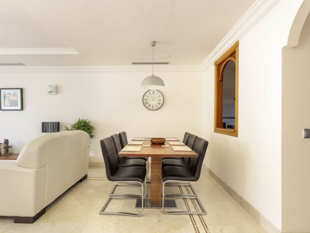2 Bedrooms Apartment in Nueva Andalucía