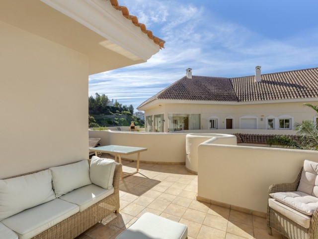 2 Bedrooms Apartment in Nueva Andalucía