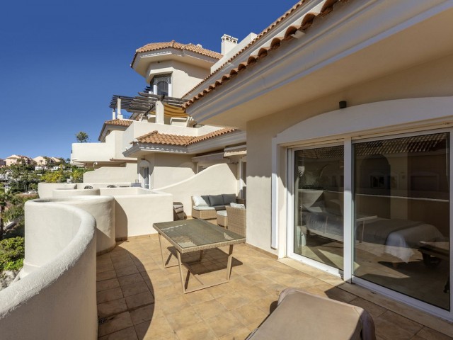 2 Bedrooms Apartment in Nueva Andalucía