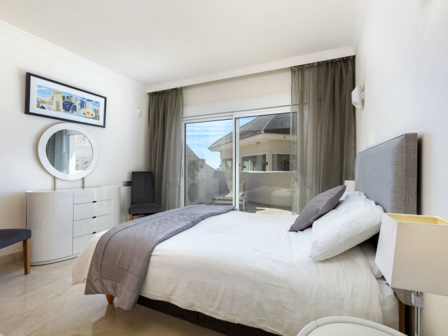 2 Bedrooms Apartment in Nueva Andalucía