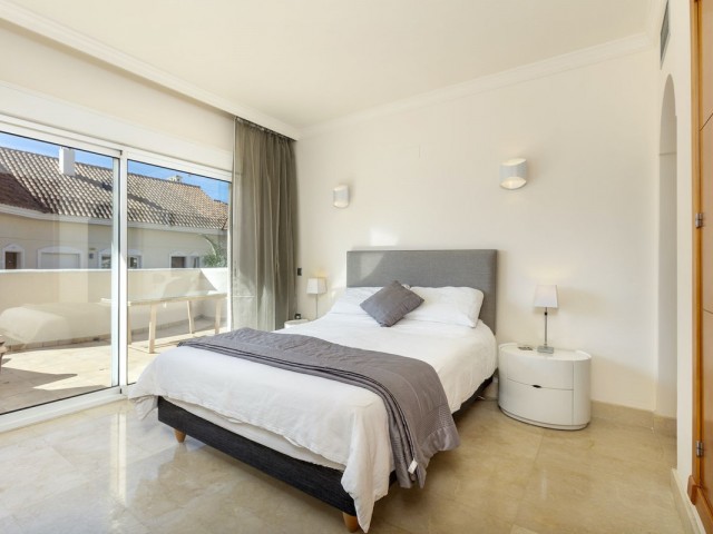 2 Bedrooms Apartment in Nueva Andalucía