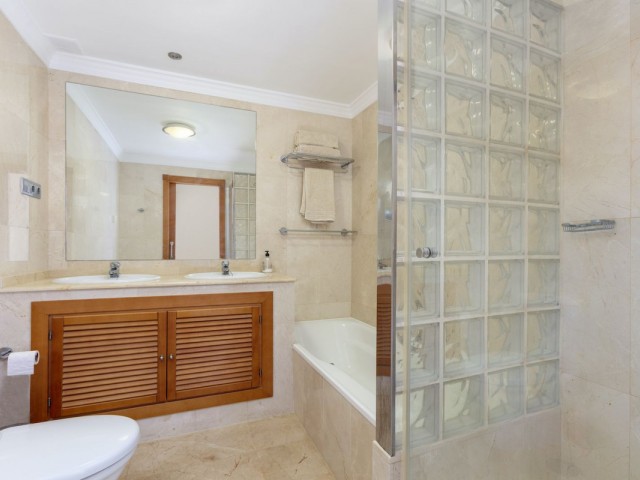 2 Bedrooms Apartment in Nueva Andalucía