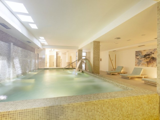 2 Bedrooms Apartment in Nueva Andalucía