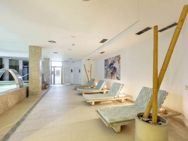 2 Bedrooms Apartment in Nueva Andalucía