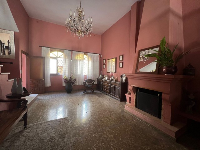 6 Schlafzimmer Villa in Estepona