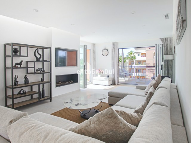 2 Bedrooms Apartment in Nueva Andalucía