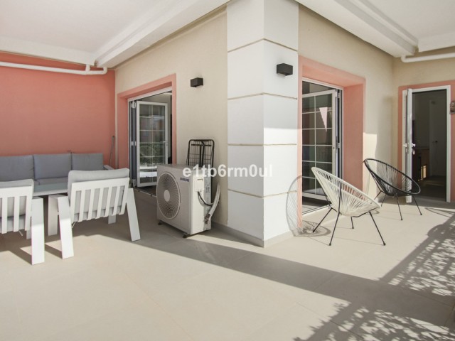 2 Bedrooms Apartment in Nueva Andalucía