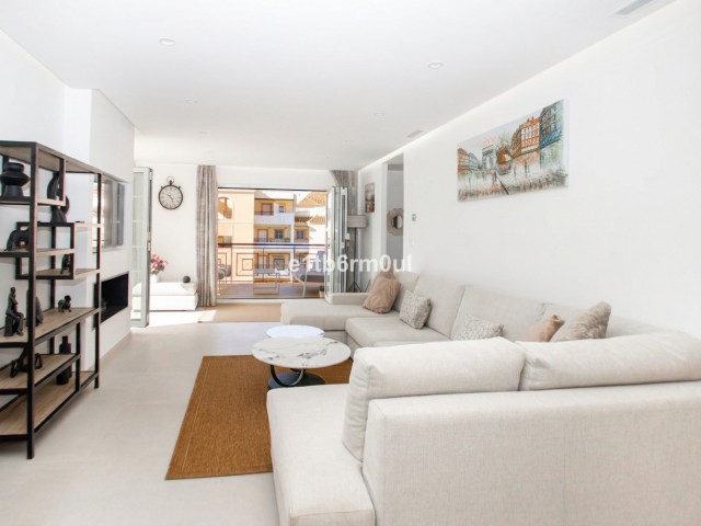 2 Bedrooms Apartment in Nueva Andalucía