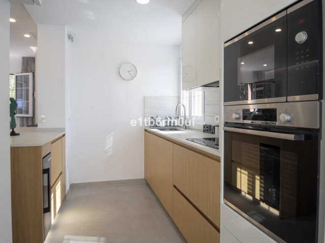 2 Bedrooms Apartment in Nueva Andalucía