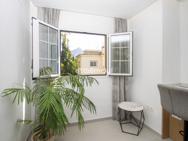 2 Bedrooms Apartment in Nueva Andalucía