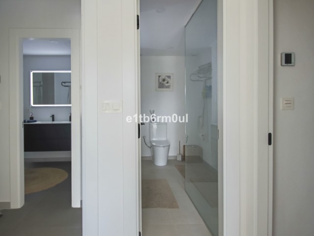 2 Bedrooms Apartment in Nueva Andalucía