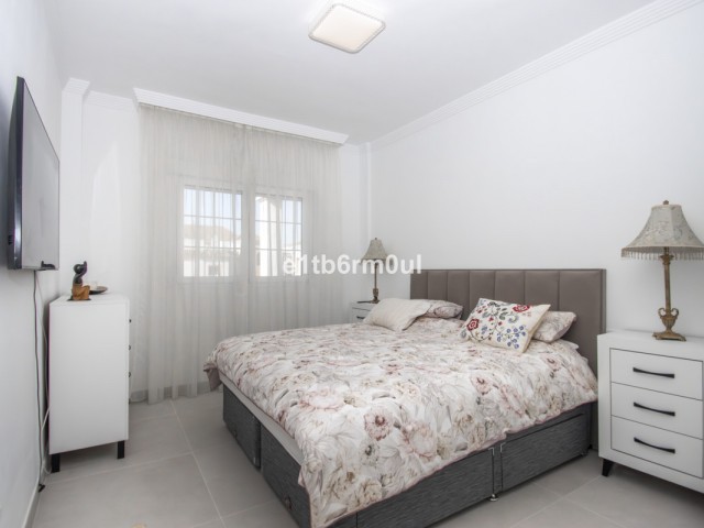 2 Bedrooms Apartment in Nueva Andalucía