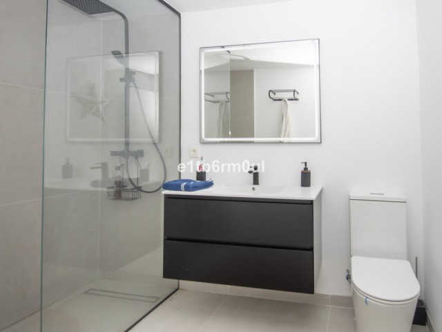 2 Bedrooms Apartment in Nueva Andalucía