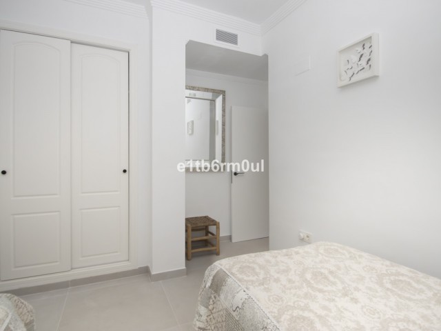 2 Bedrooms Apartment in Nueva Andalucía