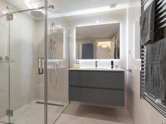 2 Bedrooms Apartment in Nueva Andalucía