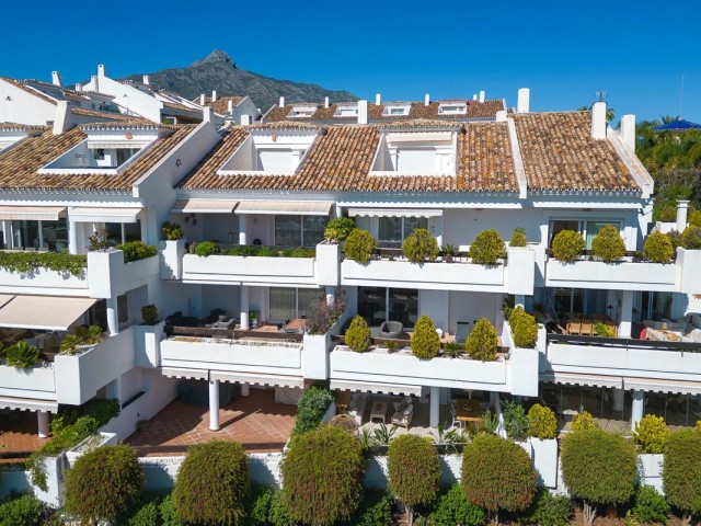2 Bedrooms Apartment in Nueva Andalucía
