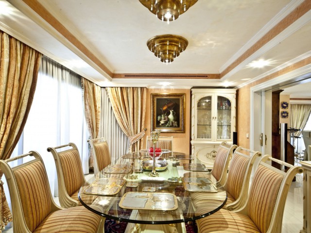 6 Bedrooms Villa in Nueva Andalucía