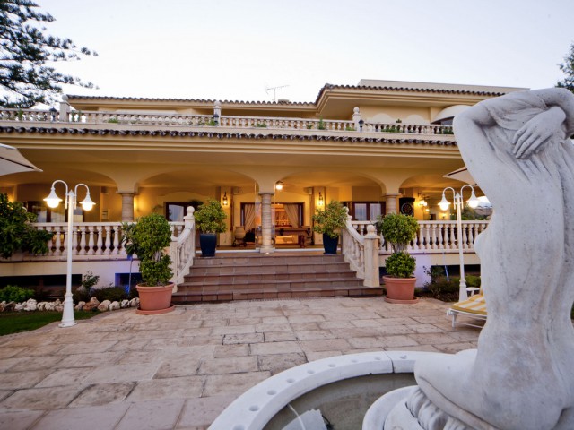 6 Bedrooms Villa in Nueva Andalucía