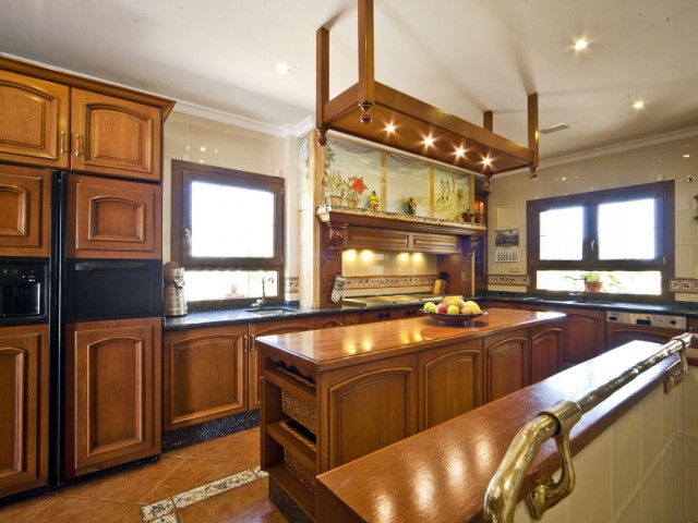 6 Bedrooms Villa in Nueva Andalucía