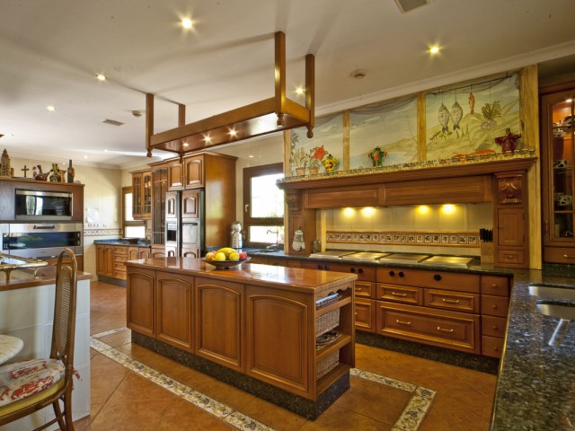 6 Bedrooms Villa in Nueva Andalucía