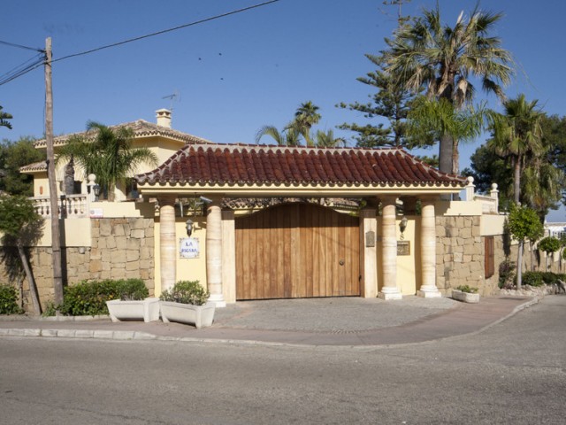 6 Bedrooms Villa in Nueva Andalucía