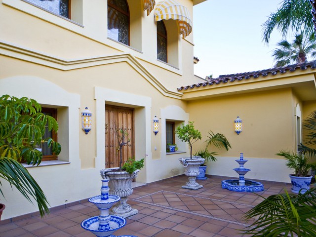 6 Bedrooms Villa in Nueva Andalucía