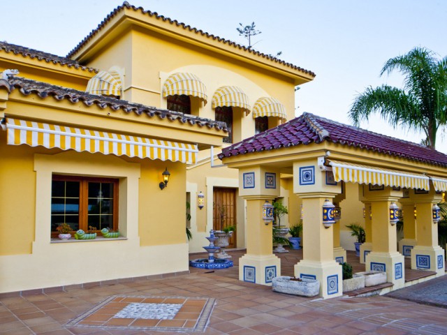 6 Bedrooms Villa in Nueva Andalucía
