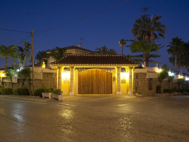 6 Bedrooms Villa in Nueva Andalucía