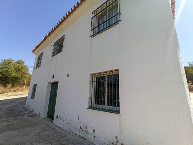 3 Bedrooms Villa in Estepona