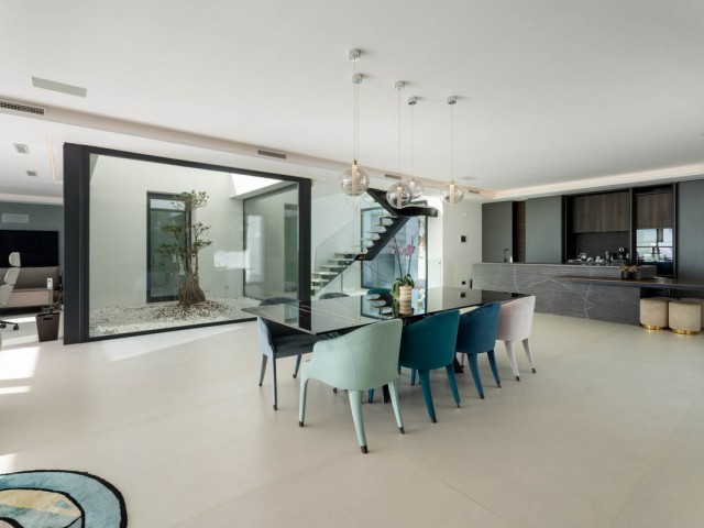 6 Bedrooms Villa in Benahavís