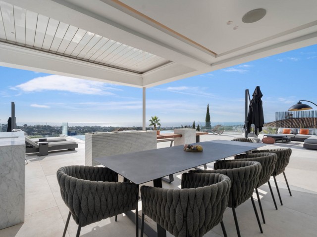 6 Bedrooms Villa in Benahavís