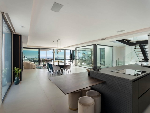 6 Bedrooms Villa in Benahavís