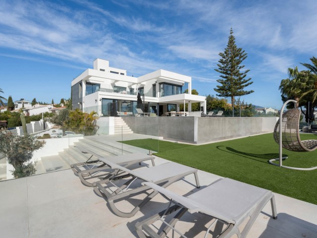 6 Bedrooms Villa in Benahavís