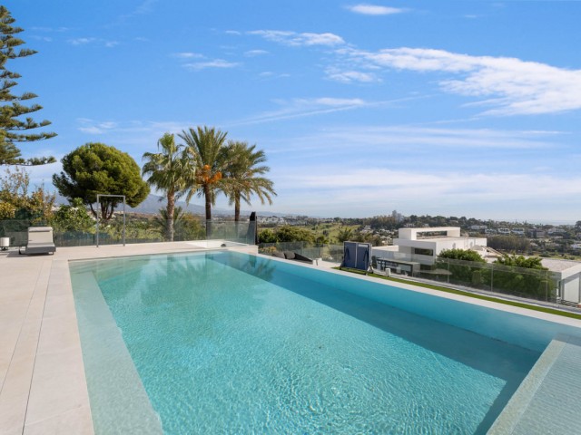 6 Bedrooms Villa in Benahavís